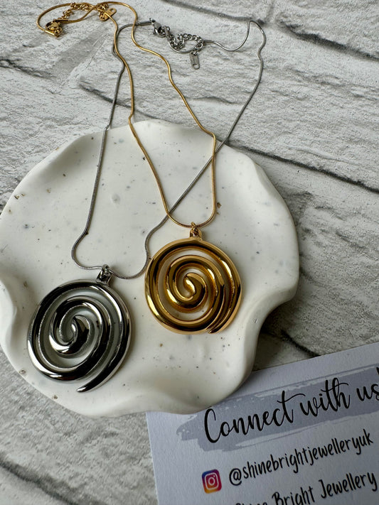 Circle Pendant Necklace [Leigh]