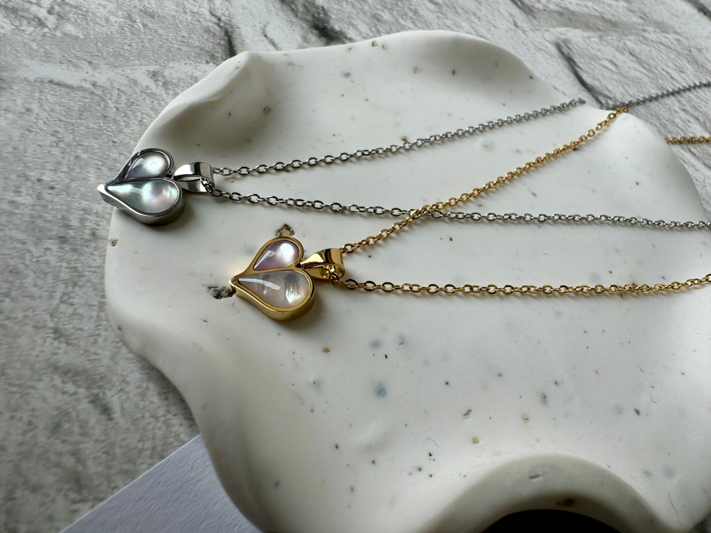 Natural Shell Heart Necklace [Eva]